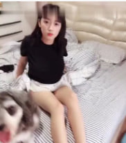 男友被榨干！欲求不满女友当镜头面狂骚自慰 淫水四溅求操